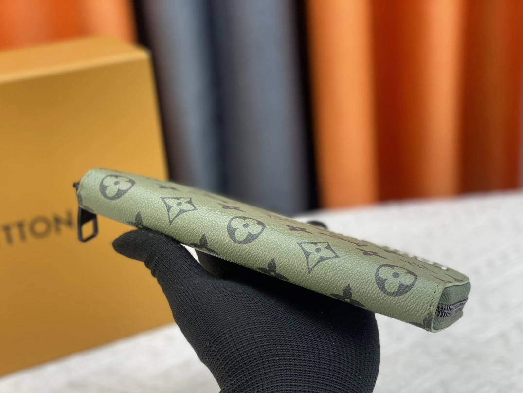 Louis Vuitton LV Card Case For Unisex Bright 7618 - Image 3