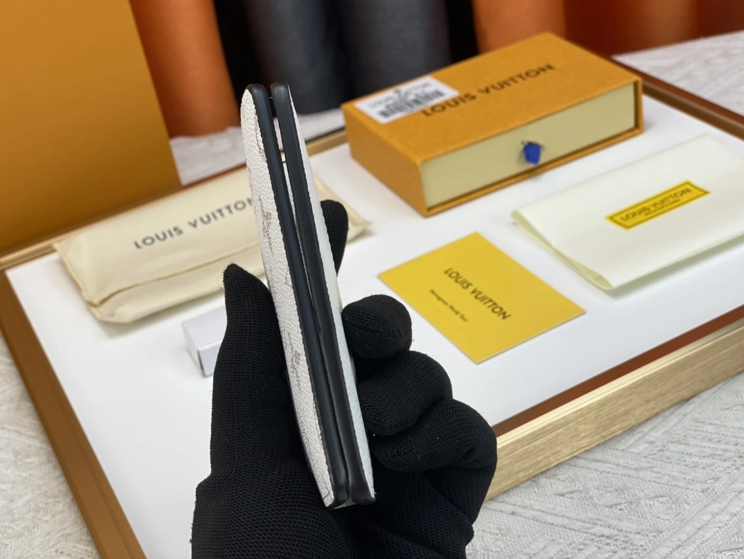 Louis Vuitton LV Card Case For Unisex Flexible 5050 - Image 3