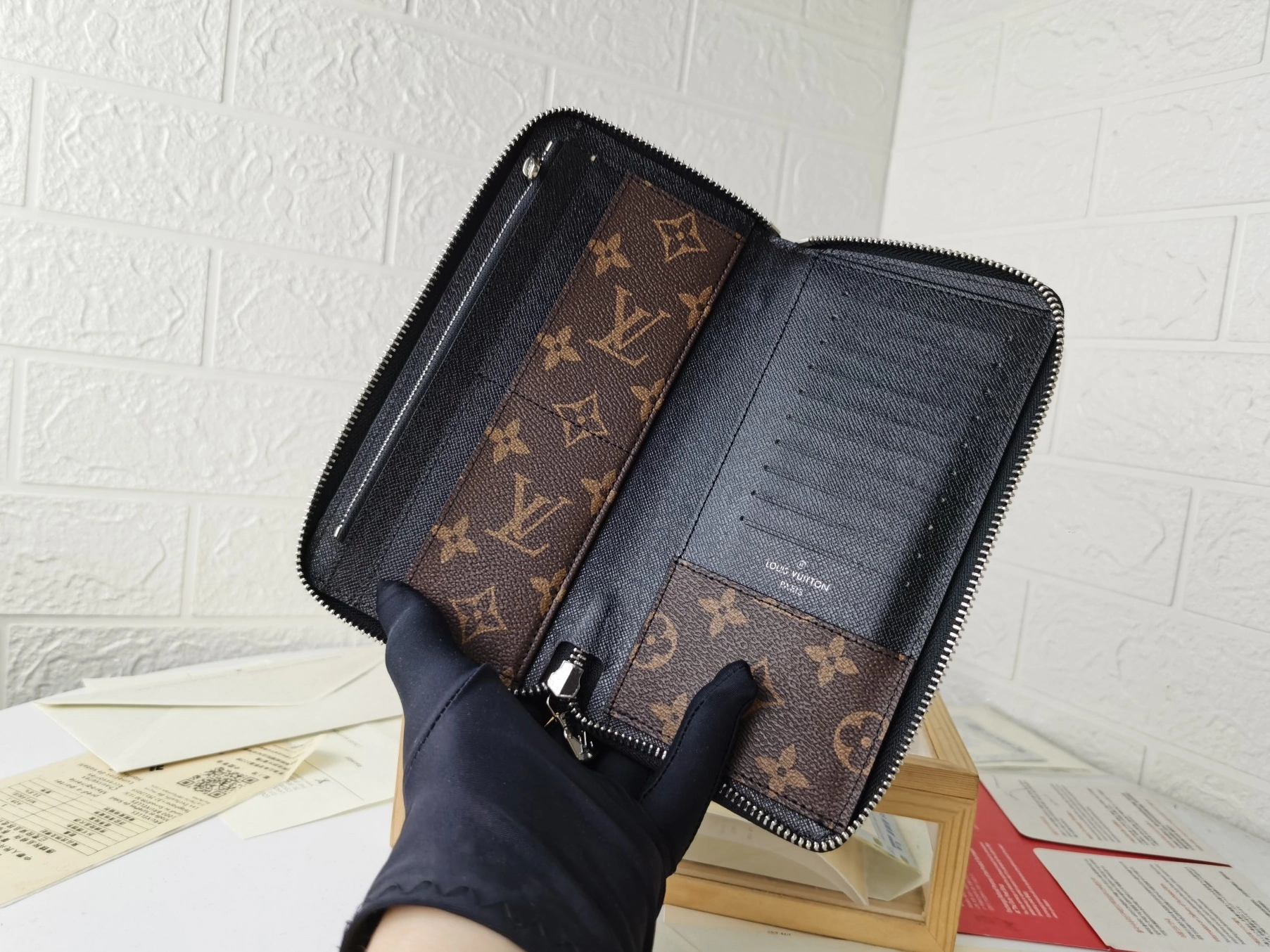 Louis Vuitton LV Card Case For Unisex Modern 8948 - Image 6