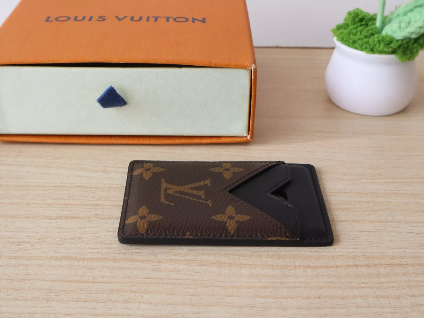 Louis Vuitton LV Card Case For Women Durable 972 - Image 4