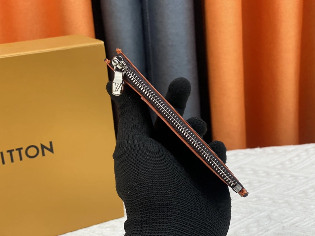 Louis Vuitton LV Card Case For Women Practical 1370 - Image 3