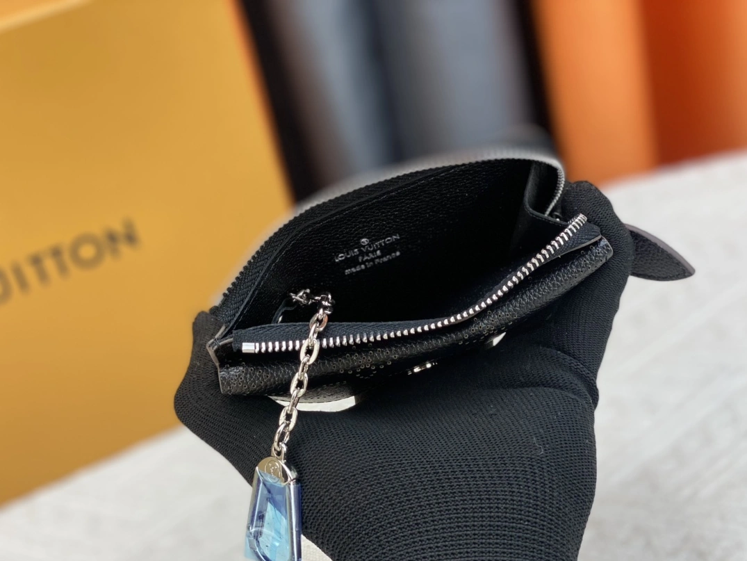 Louis Vuitton LV Card Case For Women Practical 2948 - Image 6