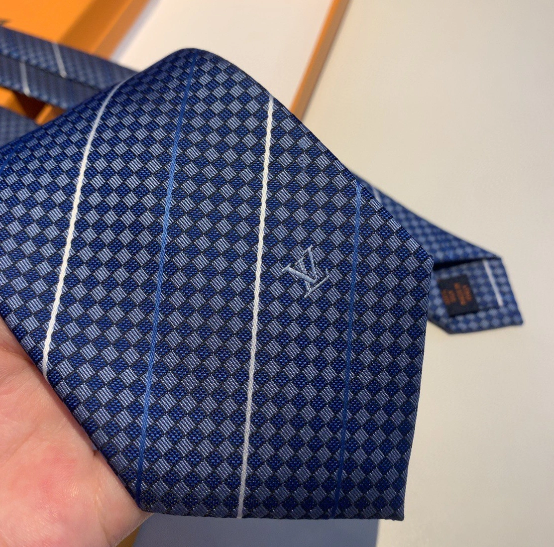 Louis Vuitton LV Necktie For Men Soft 4278 - Image 4