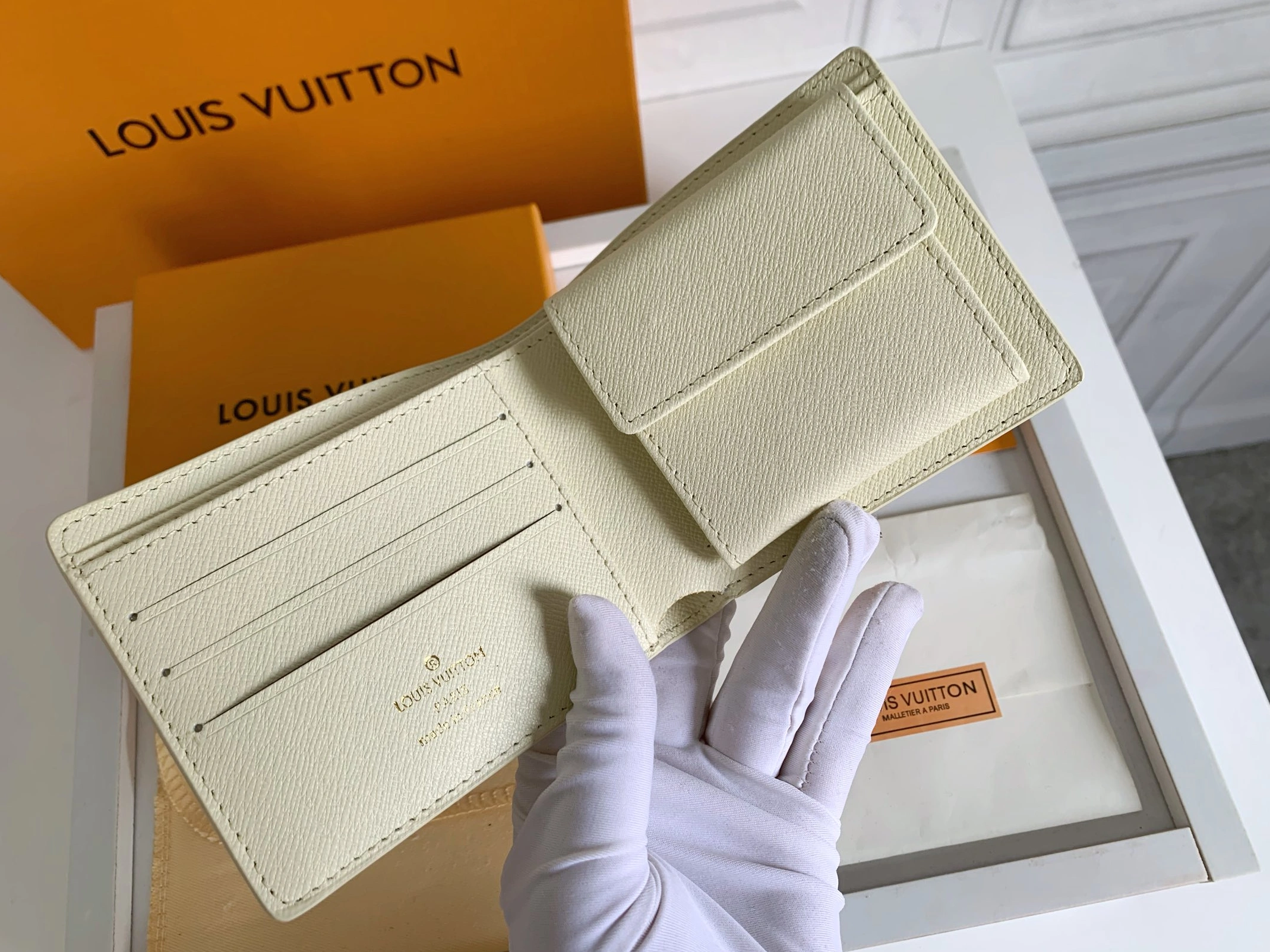 Louis Vuitton LV Wallets For Unisex EyeCatching 1407 - Image 4