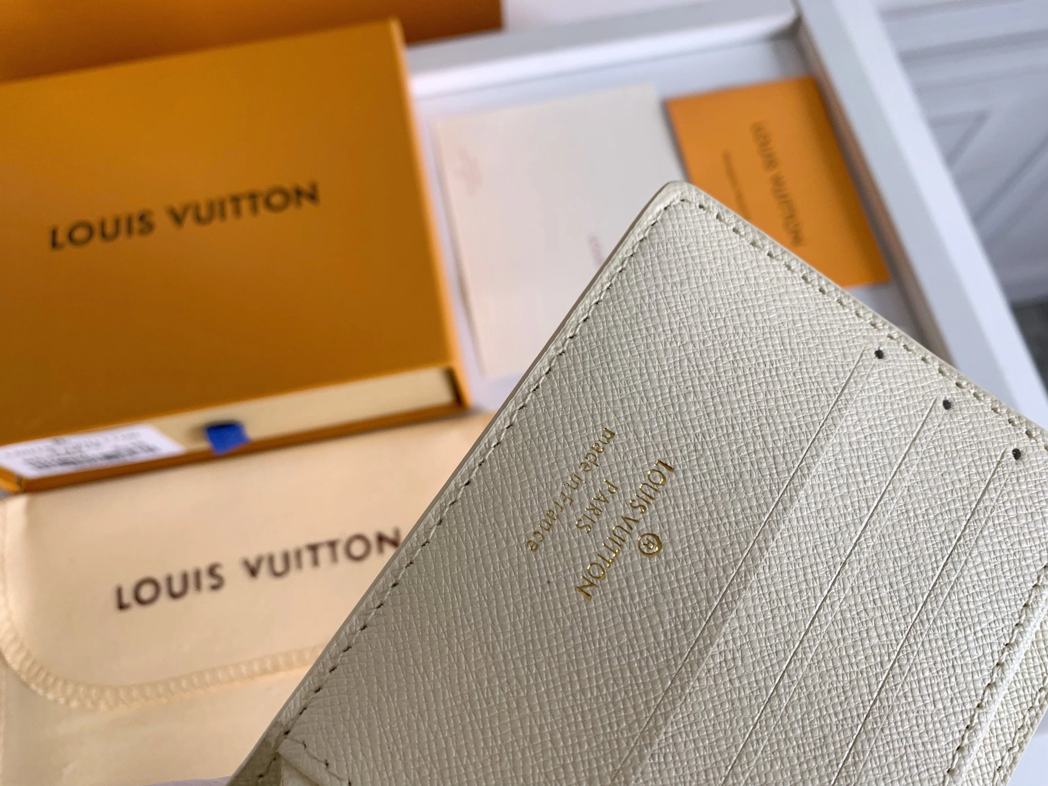 Louis Vuitton LV Wallets For Unisex EyeCatching 1407 - Image 6