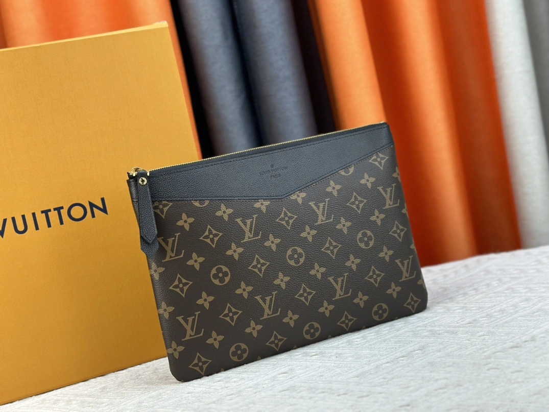 Louis Vuitton LV Wallets For Unisex Sophisticated 2415