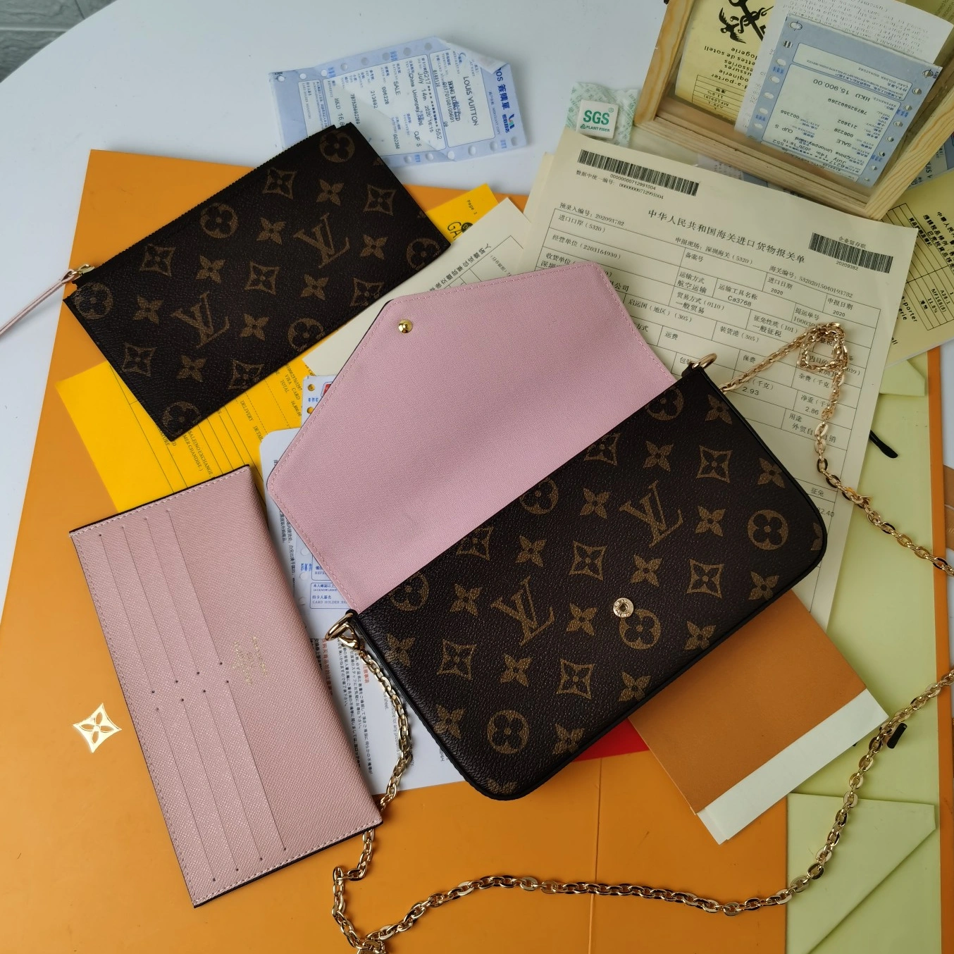 Louis Vuitton LV Wallets For Women Comfortable 2427 - Image 4
