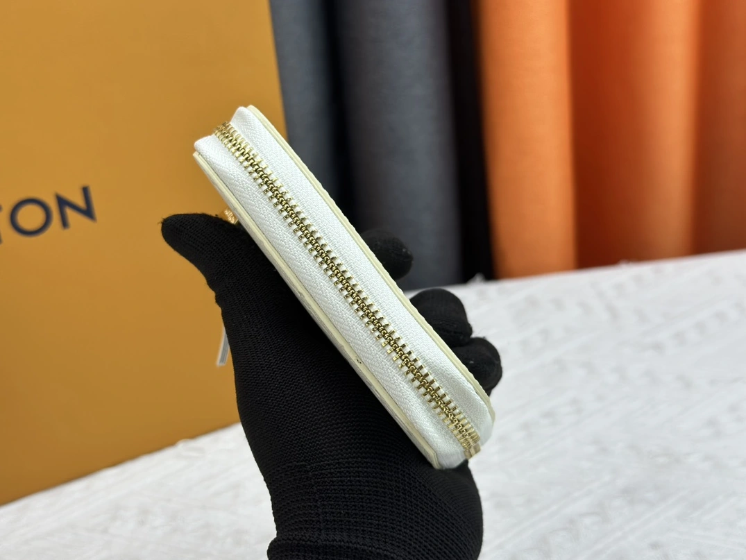 Louis Vuitton LV Wallets Minimalist 4546 - Image 4