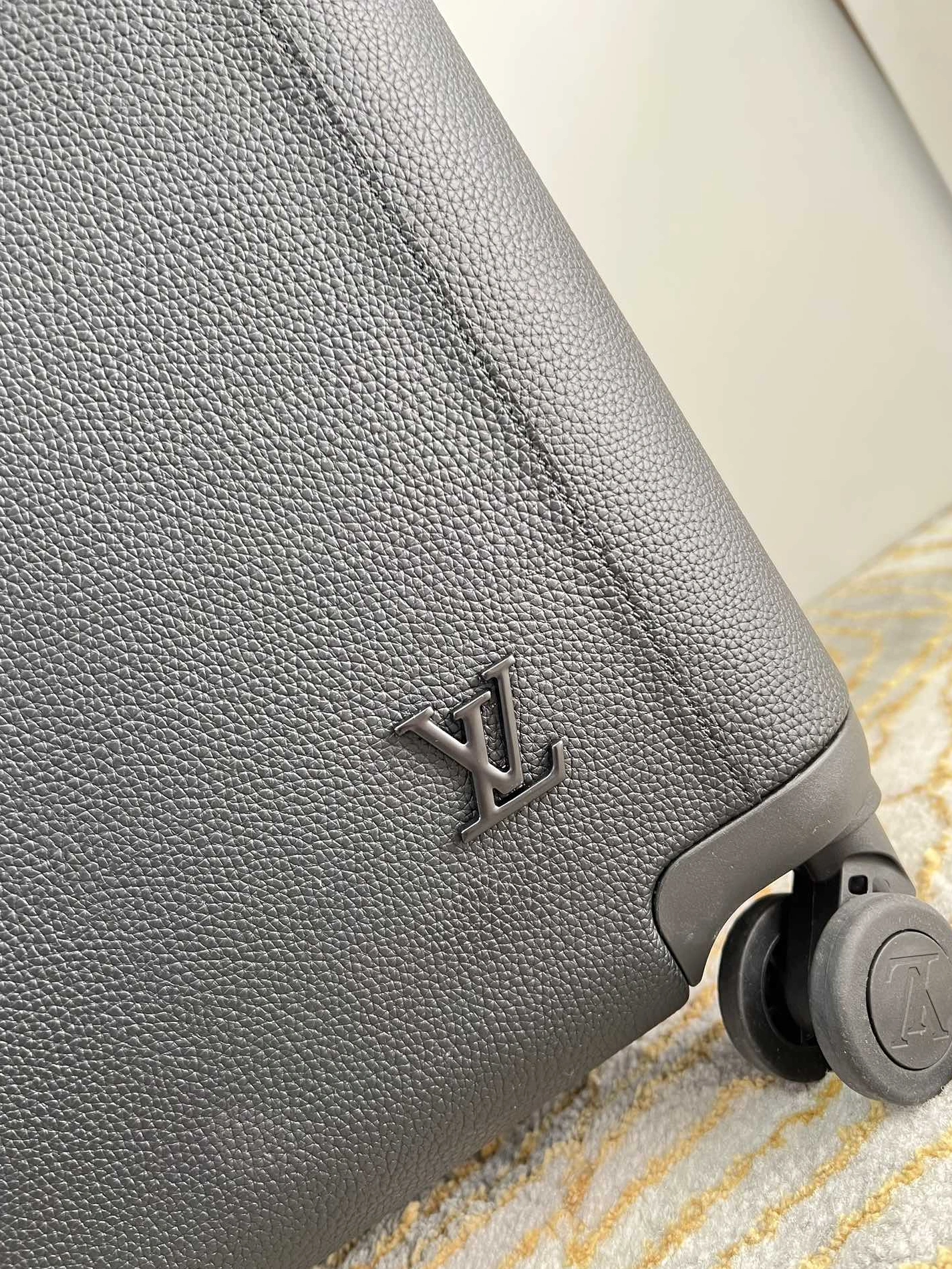 Louis Vuitton Luggage EasyMatch 5563