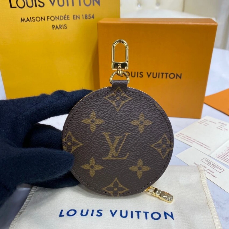 Goldcolor Louis Vuitton Monogram Round Coin Purse - Image 3