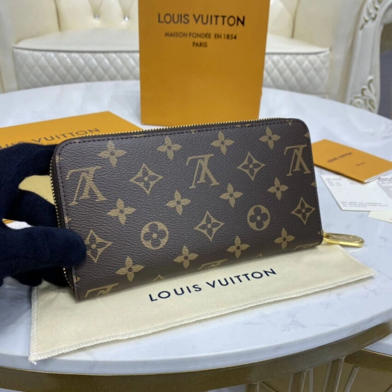 12 card s Louis Vuitton Monogram Zippy Wallet Red - Image 3