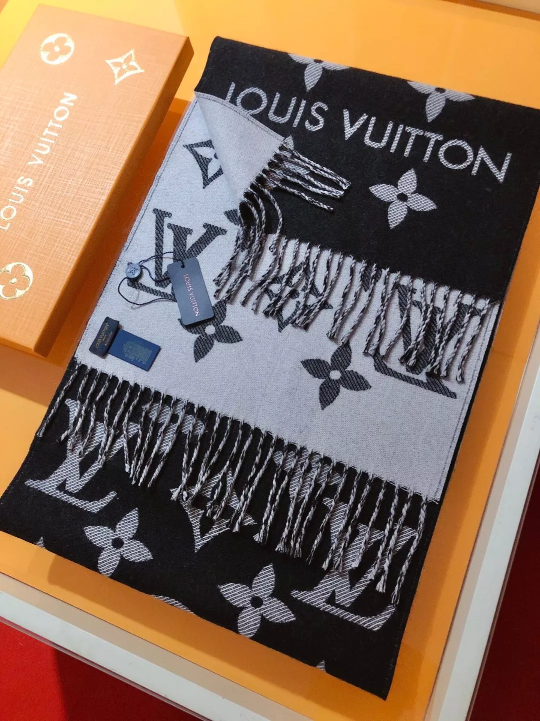 Louis Vuitton Scarf For Women Sophisticated 4561