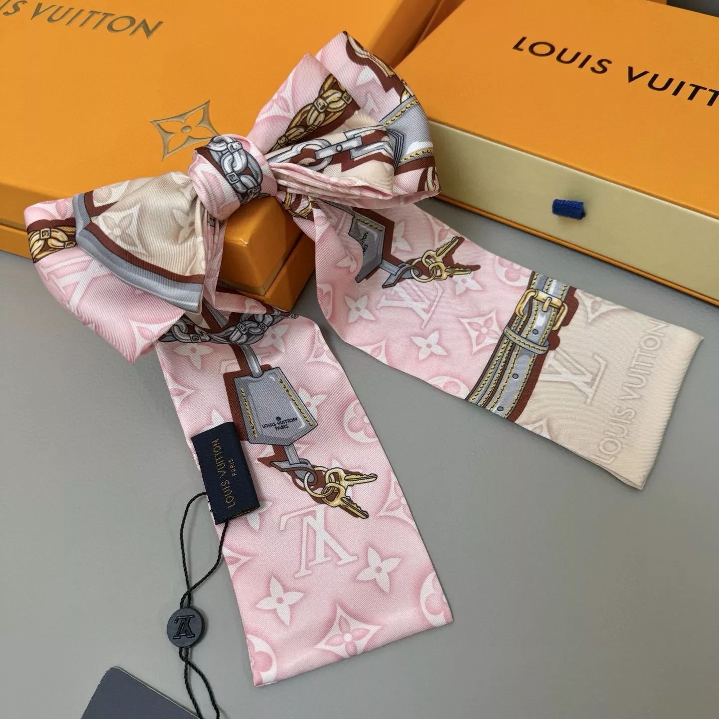 Louis Vuitton Silk Scarf Versatile 2048 - Image 3