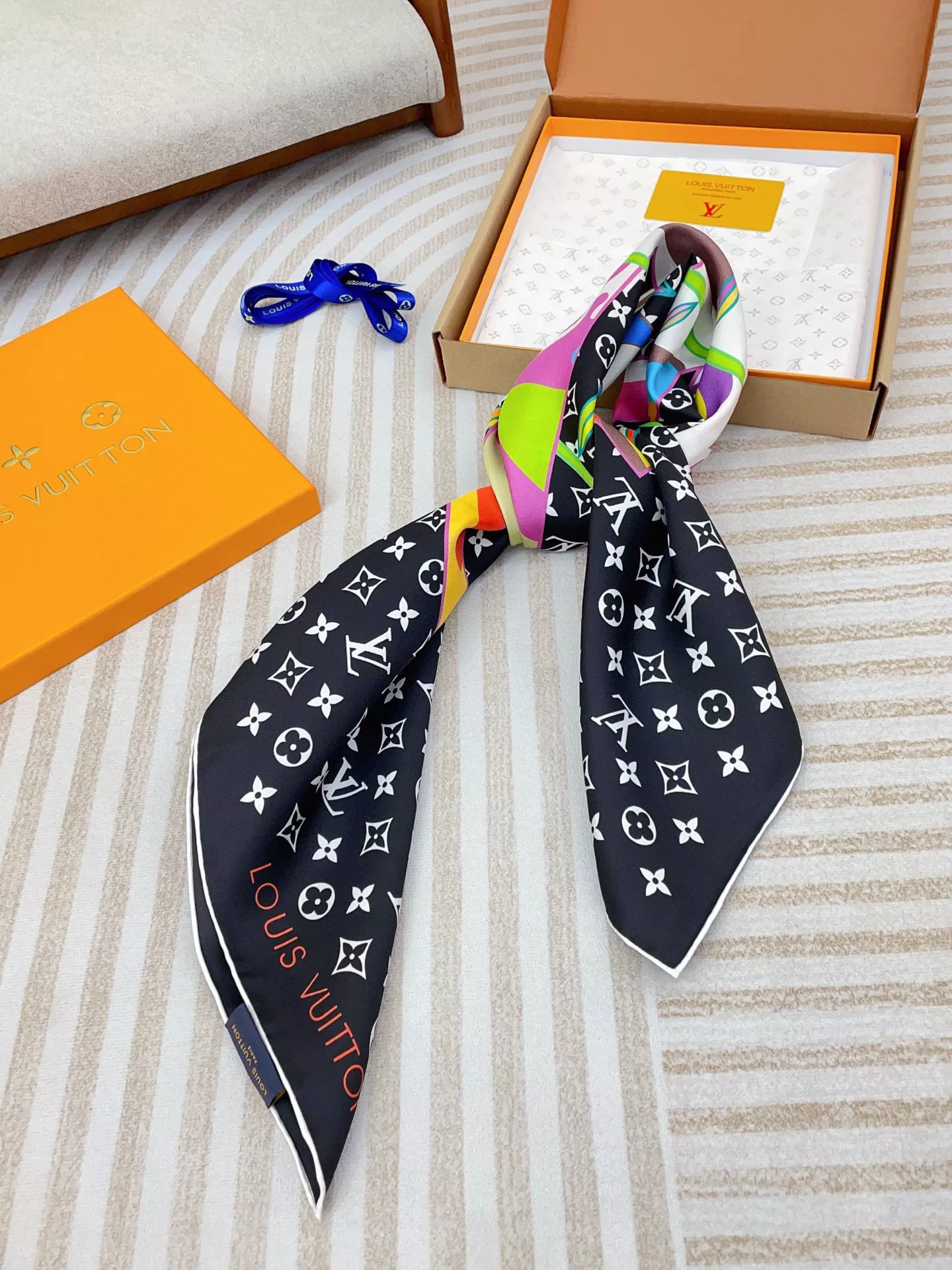 Louis Vuitton Silk Squares Durable 4445 - Image 4