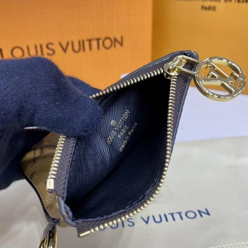 Cowhidele Louis Vuitton Trio Pouch - Image 11