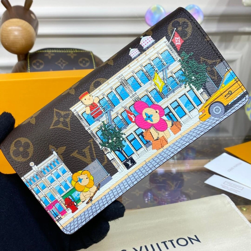 Grained c Louis Vuitton Vivienne Holidays Monogram Sarah Wallet Yellow - Image 4