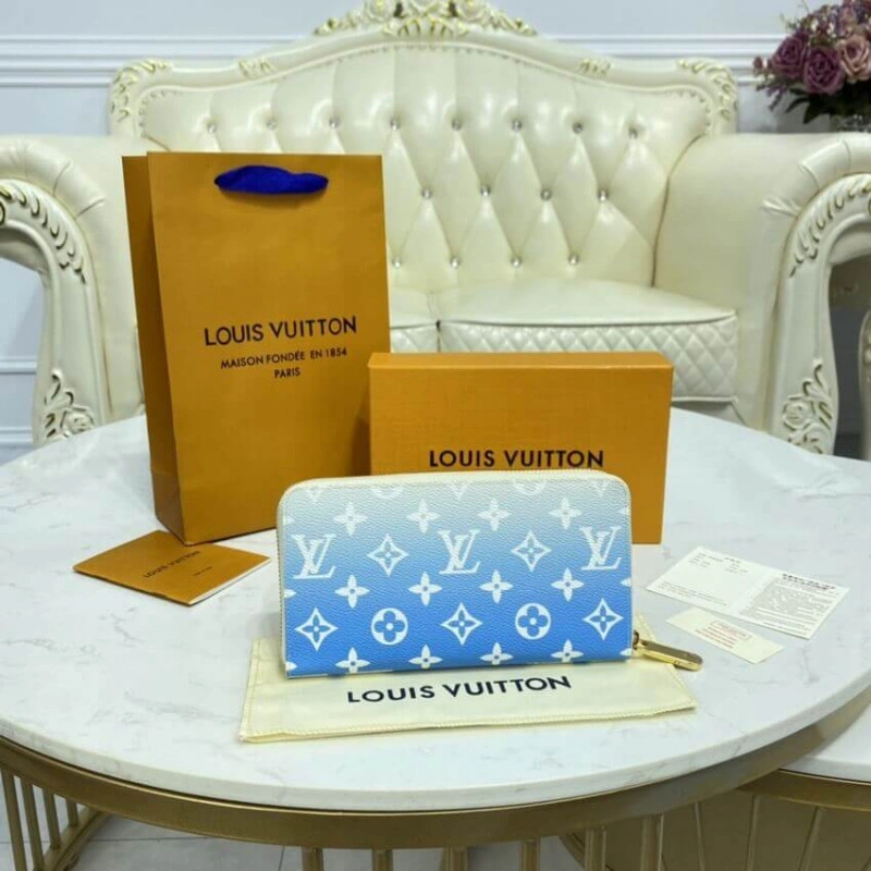 12 card s Louis Vuitton Zippy Wallet Blue - Image 3