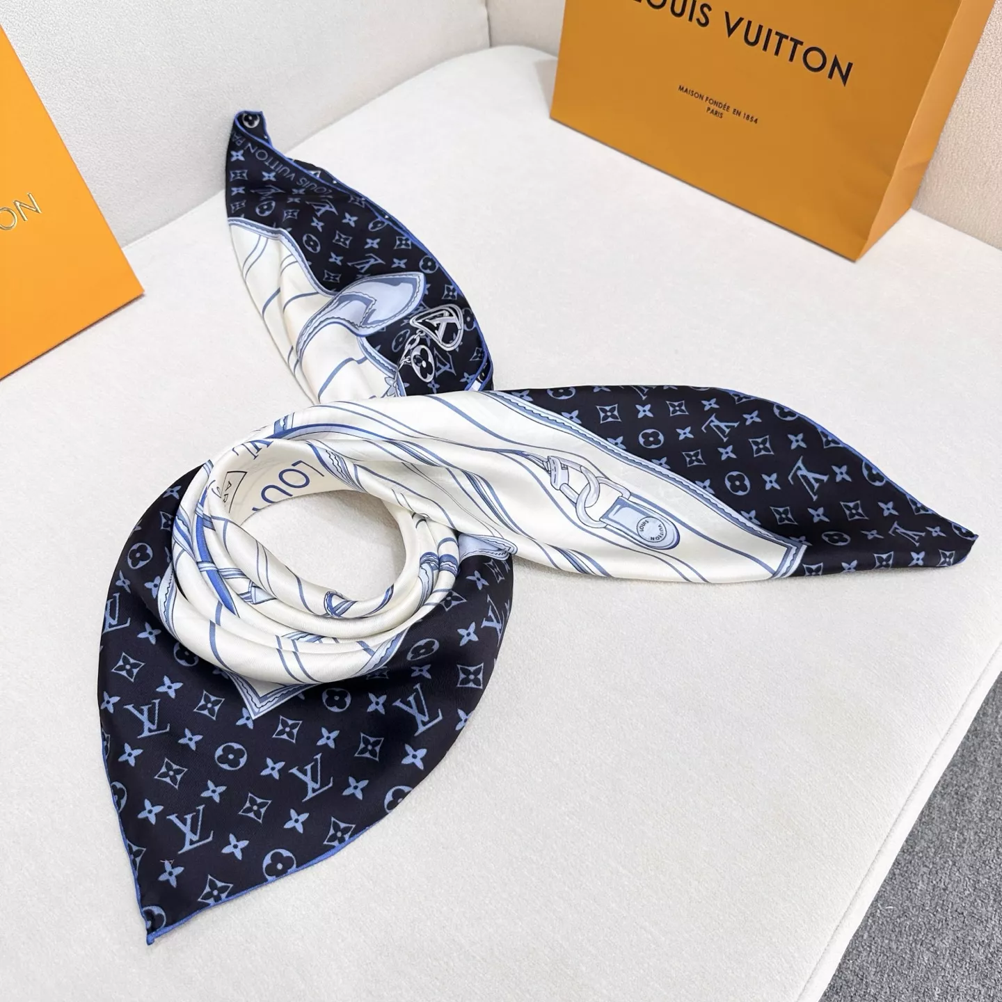 Minimalist 1710 Louis Vuitton Silk Squares