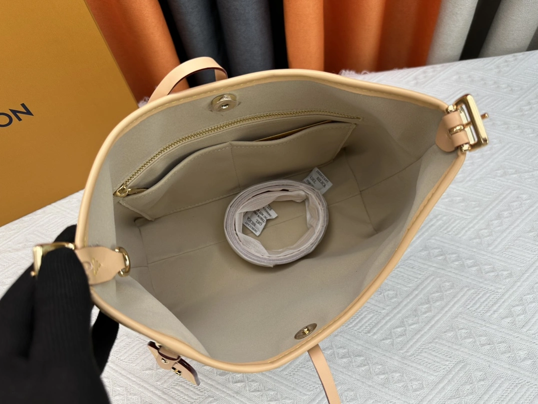 Minimalist 3004 Louis Vuitton AAA Quality Shoulder Bags For Women - Image 8