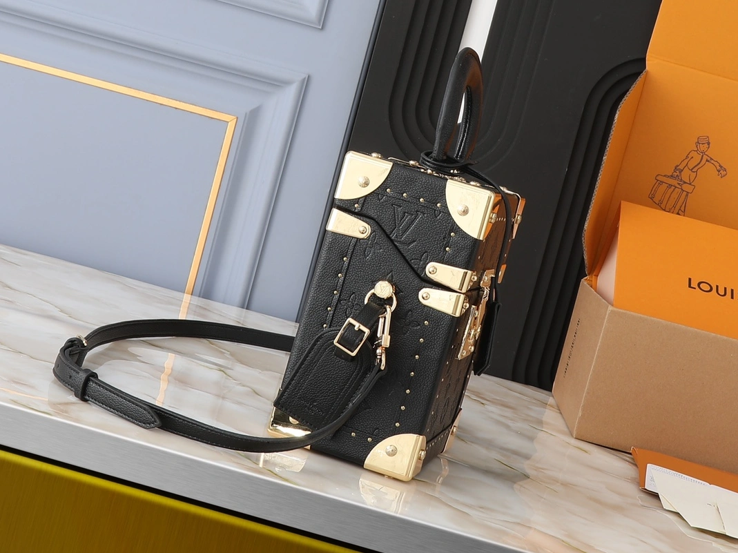 Minimalist 8479 Louis Vuitton AAA Quality Handbags For Women