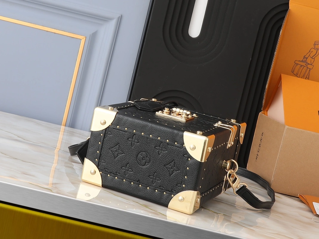 Minimalist 8479 Louis Vuitton AAA Quality Handbags For Women - Image 4