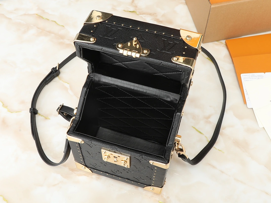 Minimalist 8479 Louis Vuitton AAA Quality Handbags For Women - Image 8