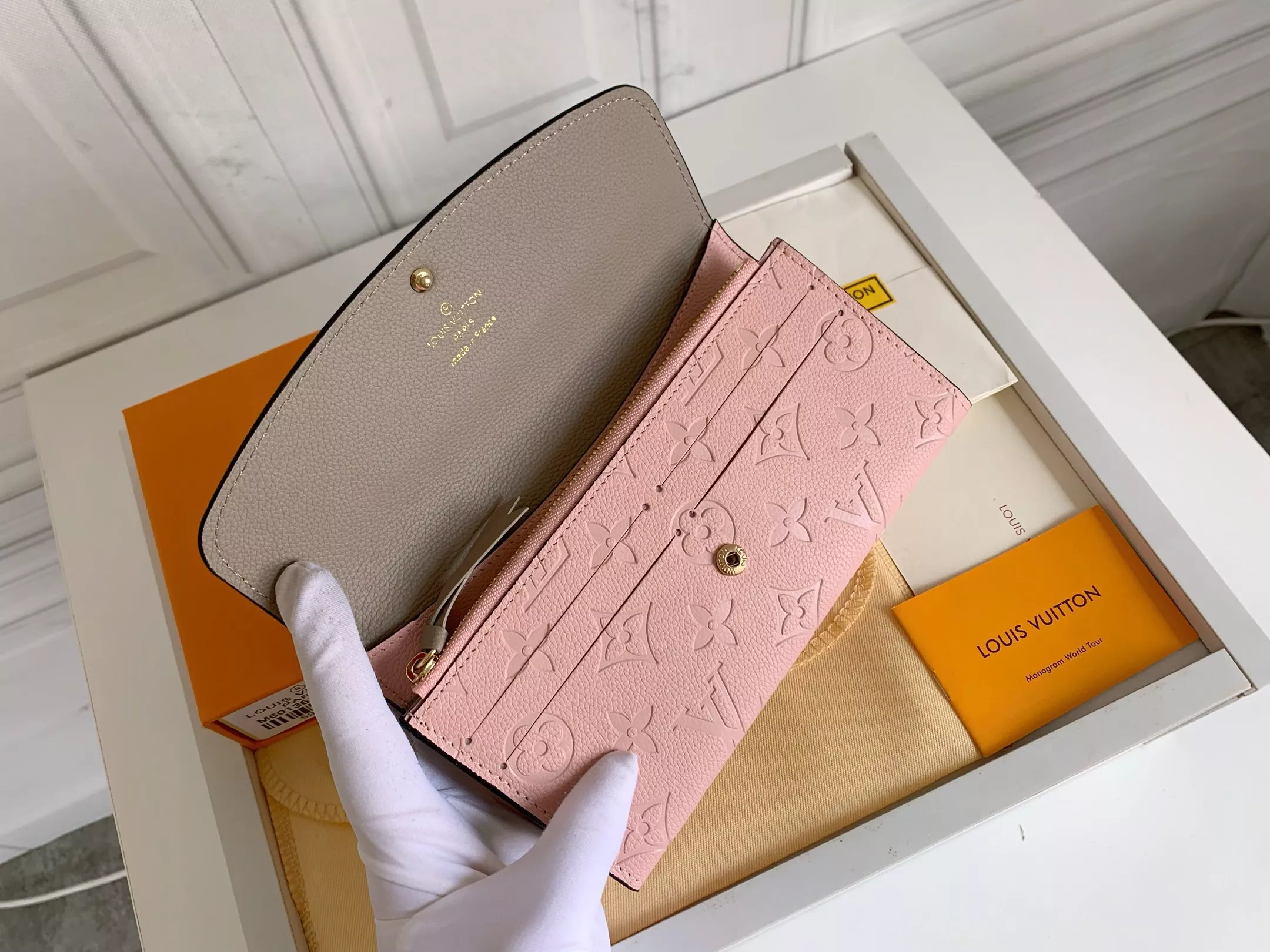 Modern 8742 Louis Vuitton LV Wallets - Image 3