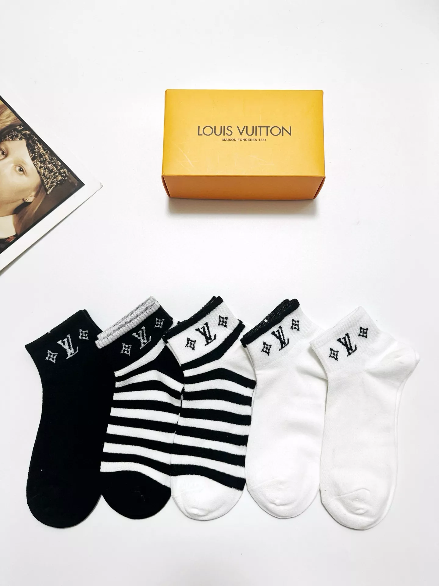 ModernLook 8290 Louis Vuitton LV Socks