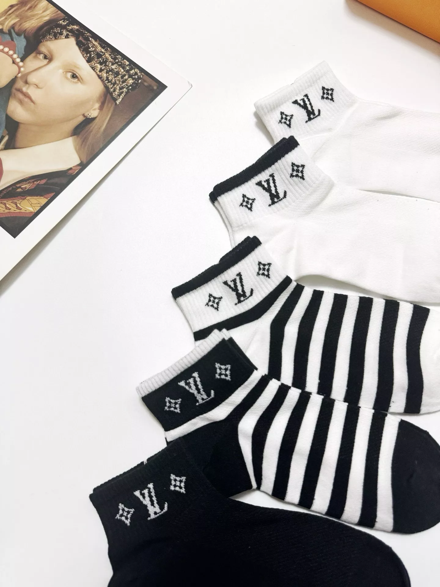 ModernLook 8290 Louis Vuitton LV Socks - Image 6