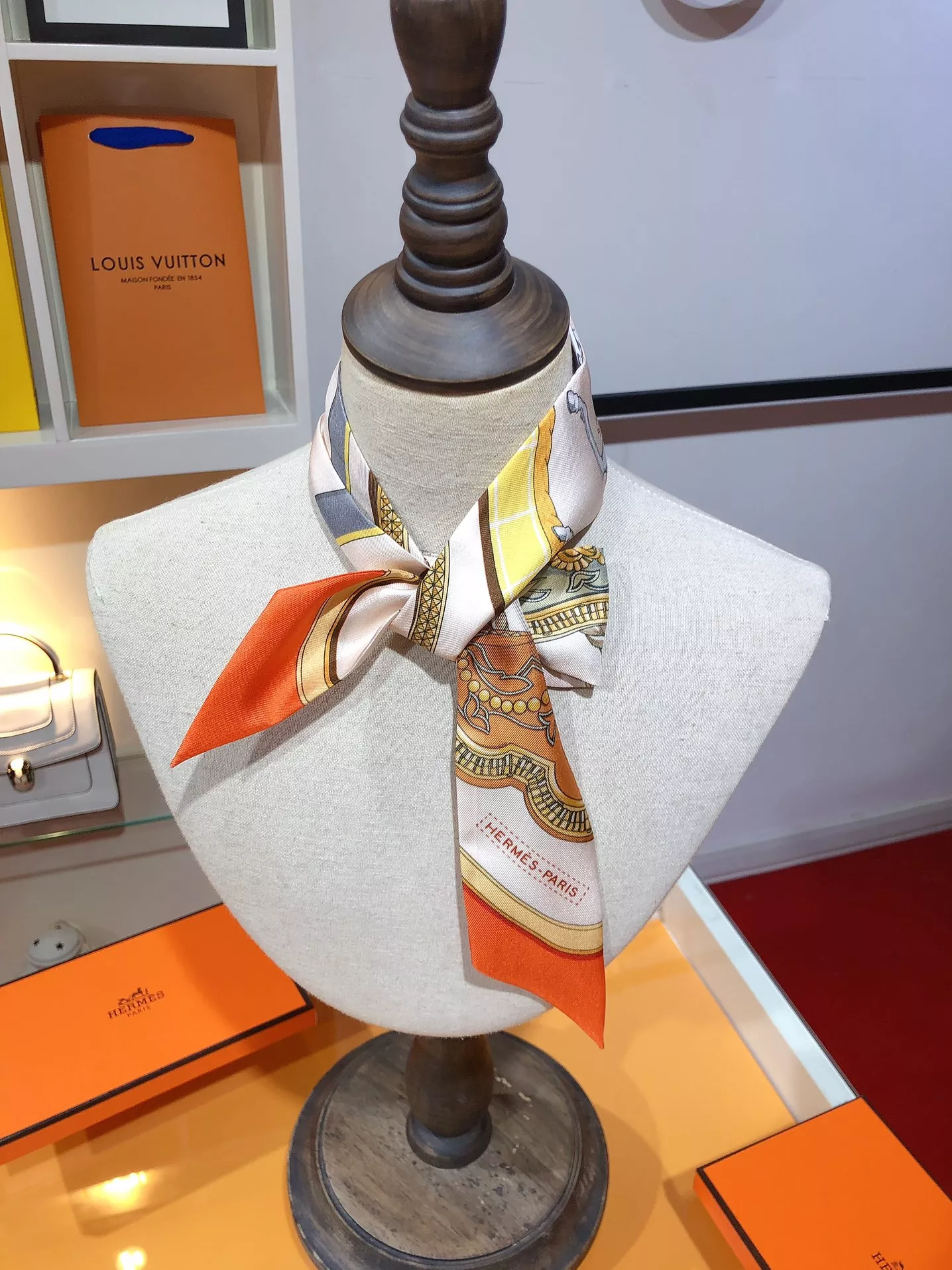 NewStyle 1005 Hermes Silk Scarf - Image 6