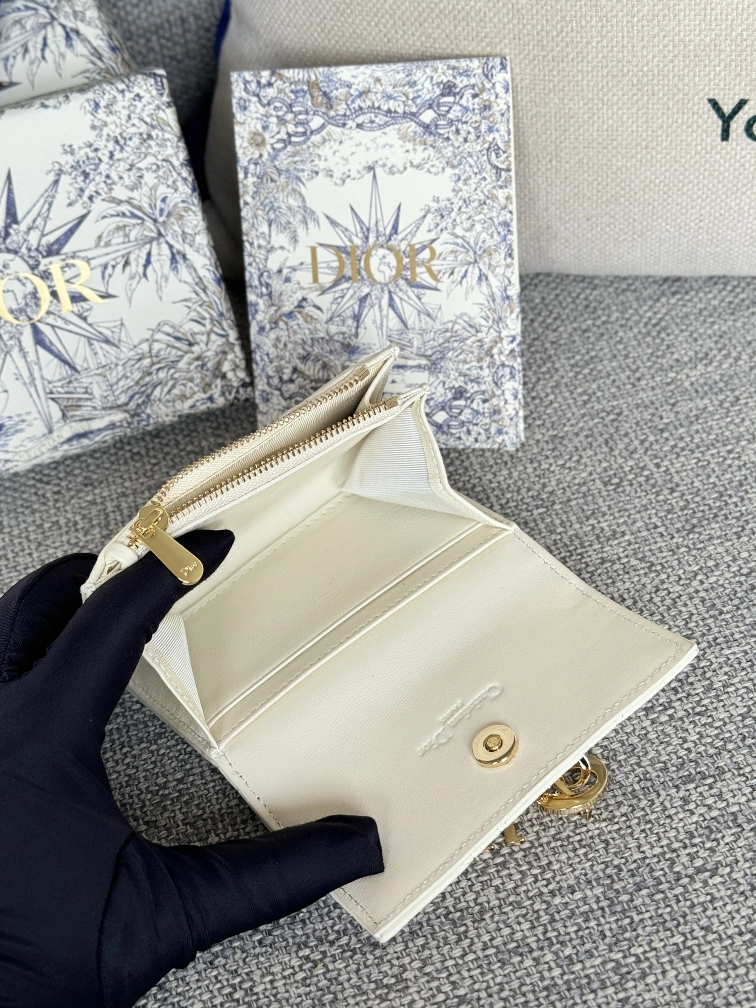 Refined 776 Christian Dior AAA Wallets For Women - Image 6