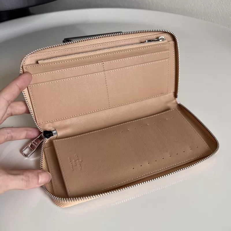 Reliable 9213 Louis Vuitton AAA Quality Card Case - Image 5