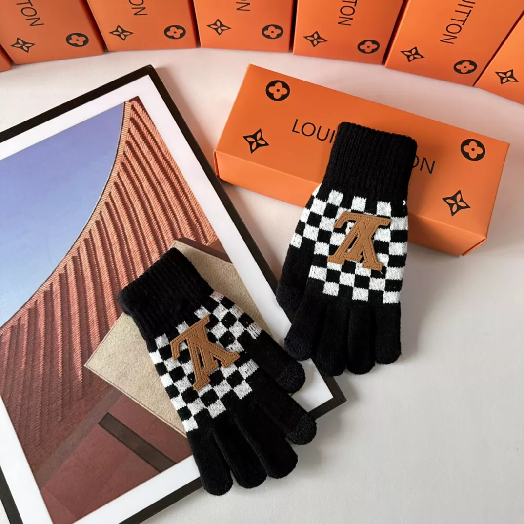 Resilient 6257 Louis Vuitton LV Gloves - Image 3