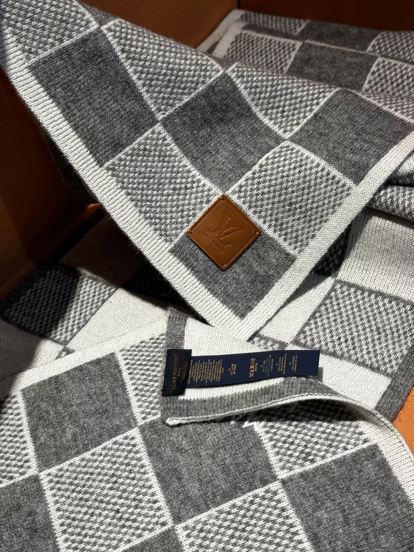 Resilient 7080 Louis Vuitton Scarf For Unisex - Image 3