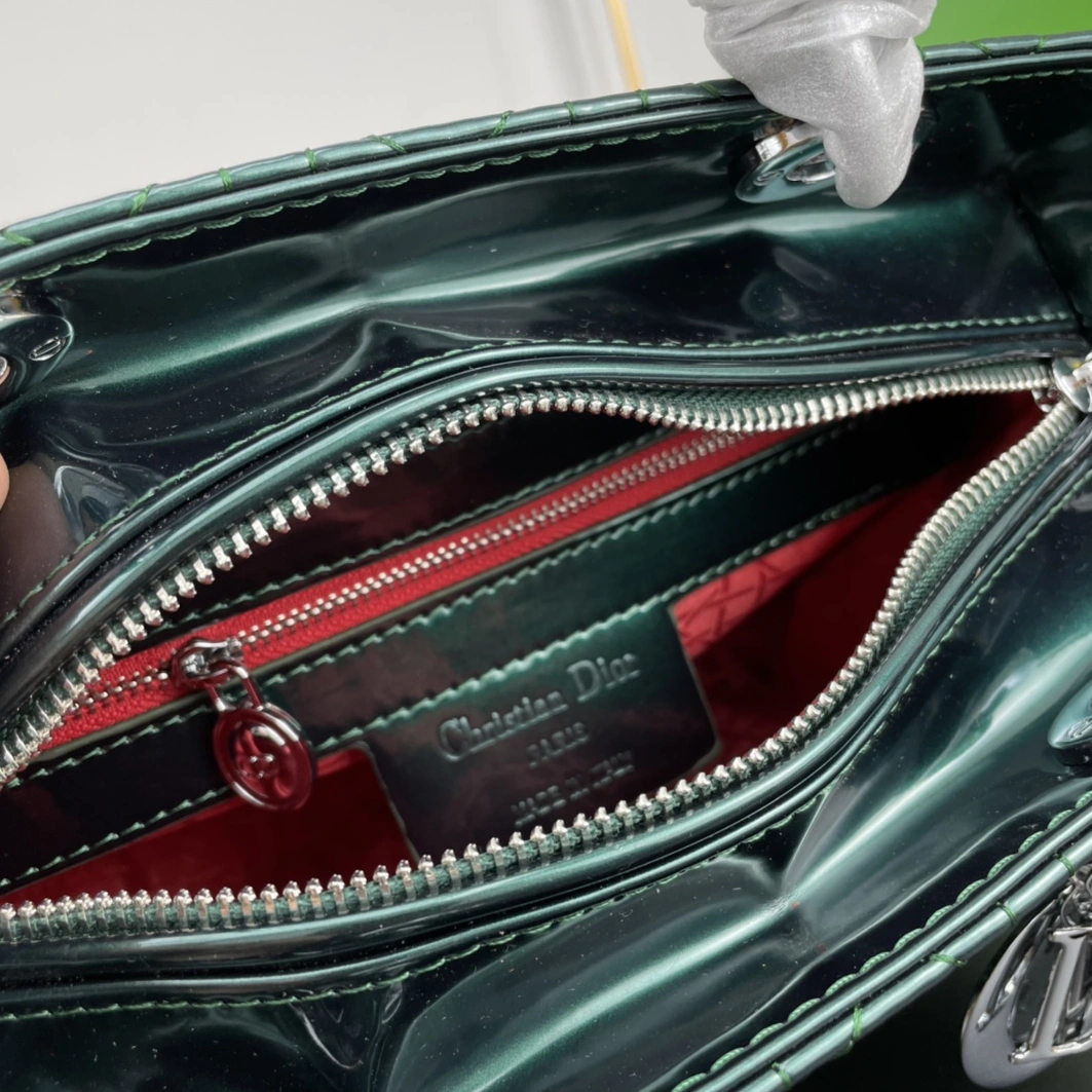 Resilient 770 Christian Dior AAA Quality Handbags For Women - Image 8