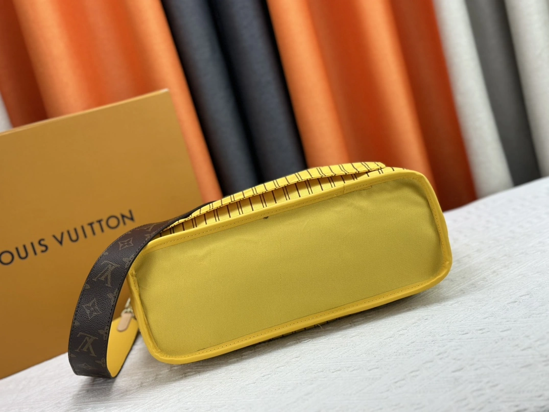 Resilient 7746 Louis Vuitton AAA Quality Shoulder Bags For Women - Image 4