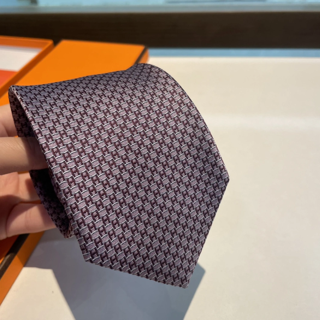 Sleek 1984 Hermes Necktie For Men - Image 4