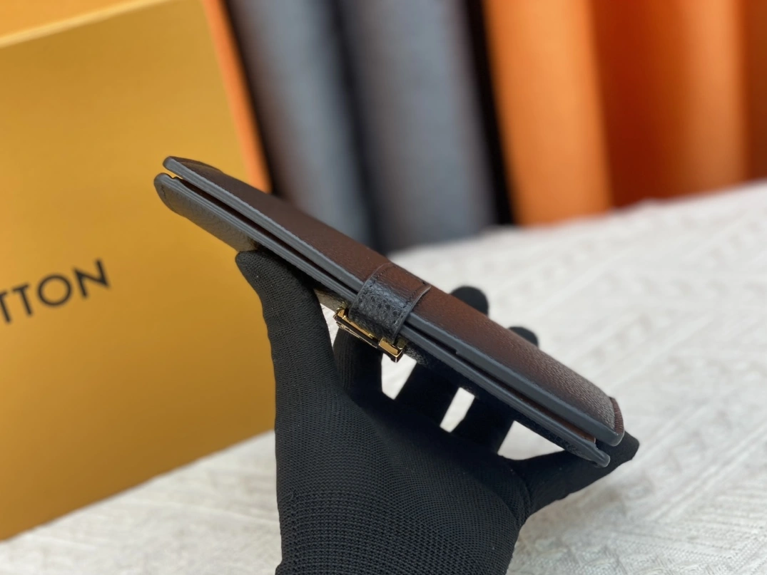 Sleek 4846 Louis Vuitton AAA Quality Wallets - Image 3