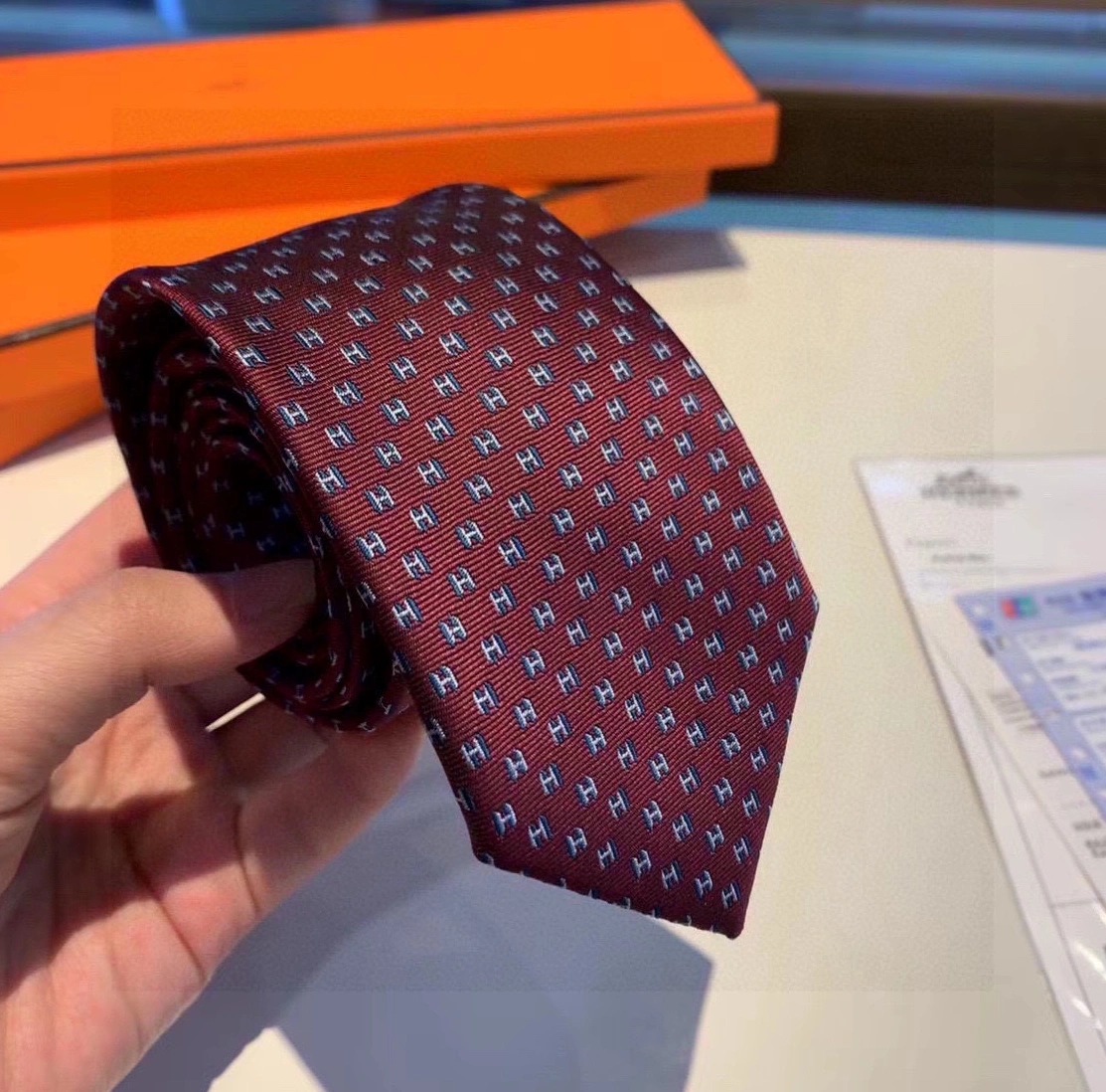 Sleek 7440 Hermes Necktie For Men - Image 3