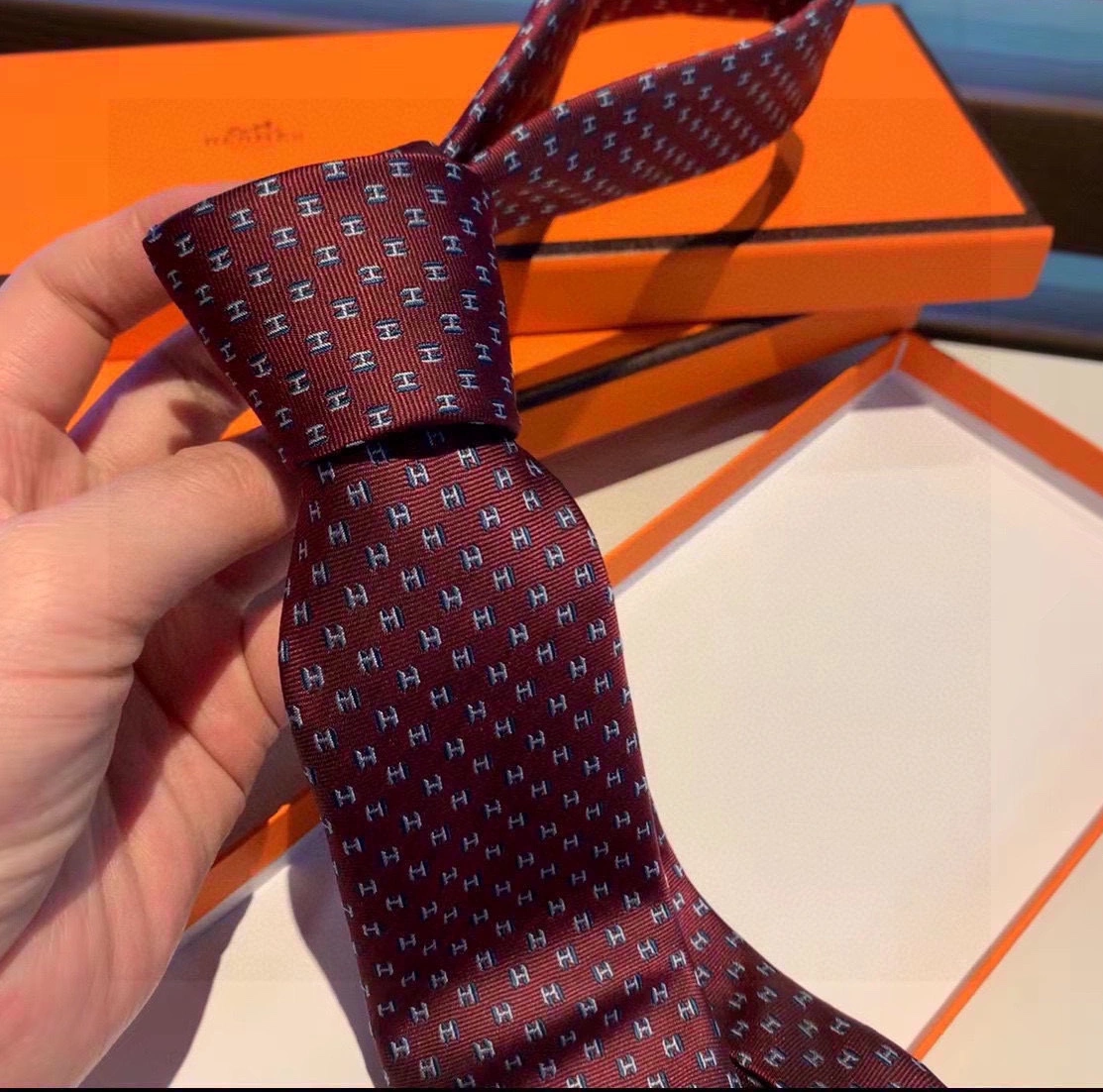 Sleek 7440 Hermes Necktie For Men - Image 5