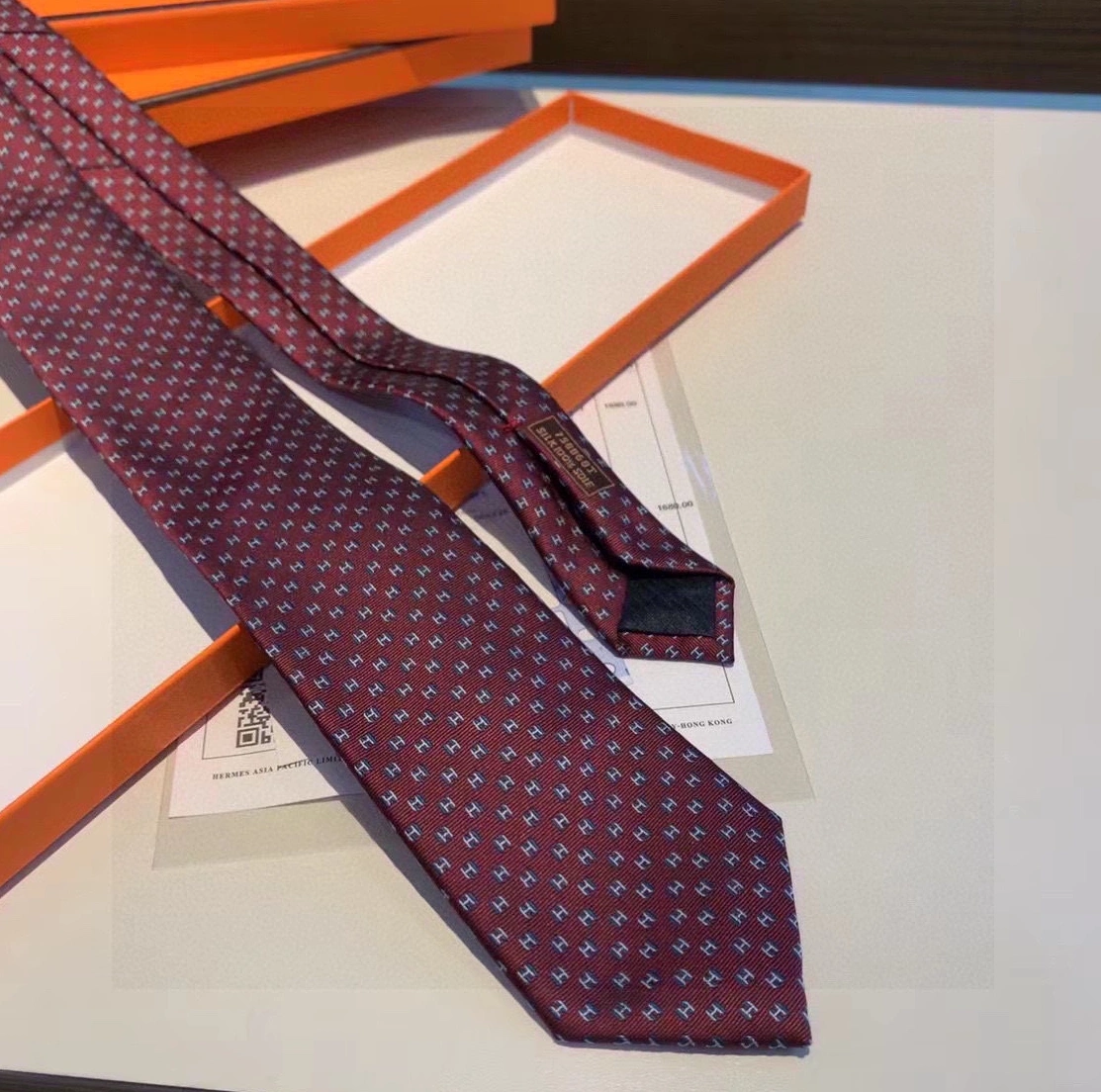 Sleek 7440 Hermes Necktie For Men - Image 7