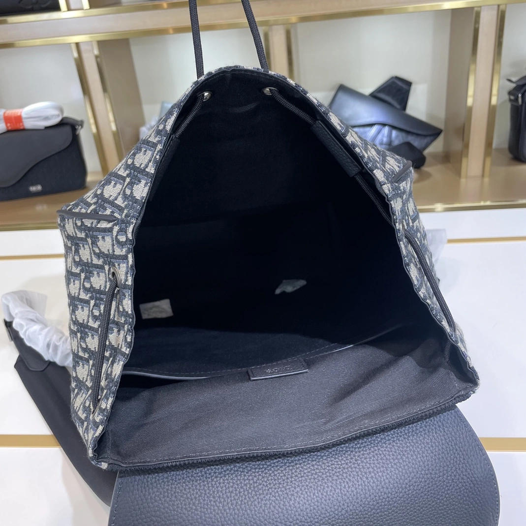 Sleek 949 Christian Dior AAA Man Backpacks - Image 7