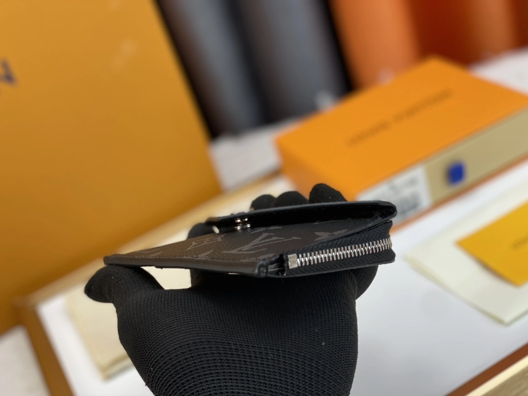 SmartChoice 1164 Louis Vuitton LV Card Case For Women - Image 4