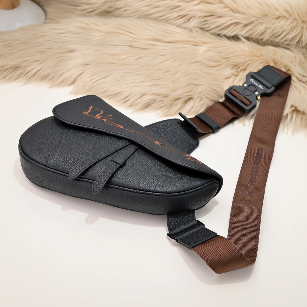 SmartChoice 3609 Christian Dior AAA Man Messenger Bags - Image 6