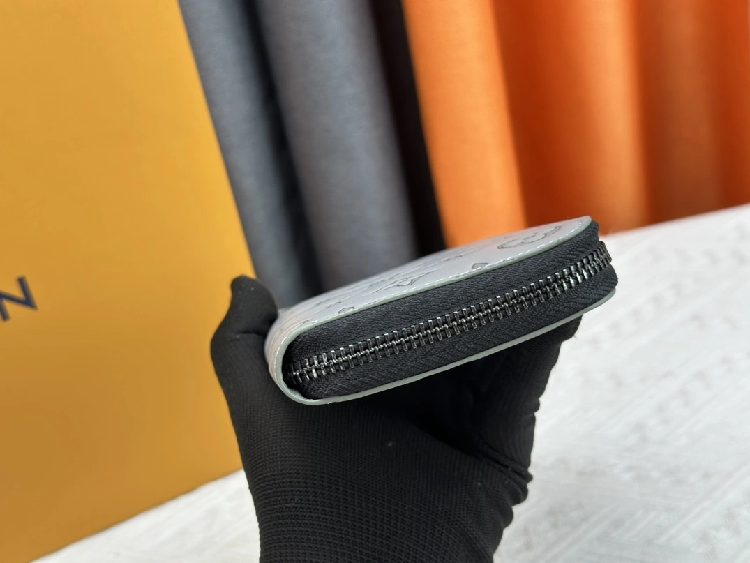 SmartChoice 7230 Louis Vuitton LV Card Case - Image 5