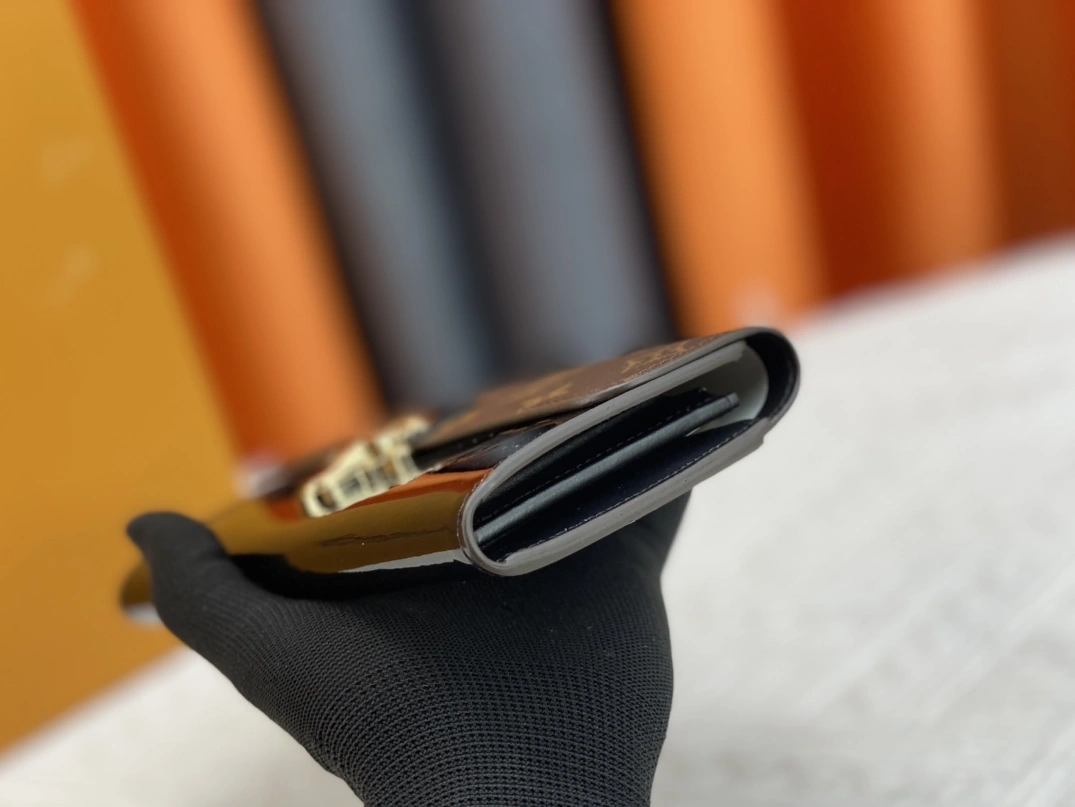 Soft 8336 Louis Vuitton AAA Quality Wallets For Women - Image 3