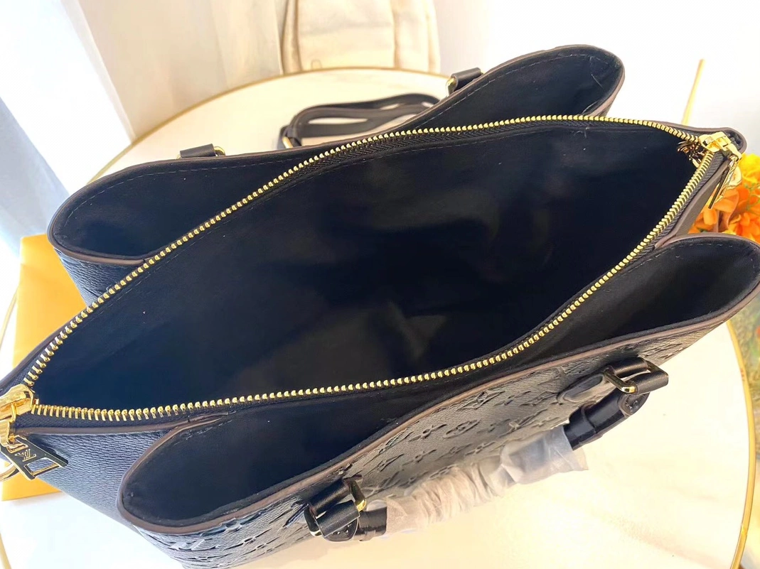 Sophisticated 9254 Louis Vuitton AAA Quality Handbags For Women - Image 7