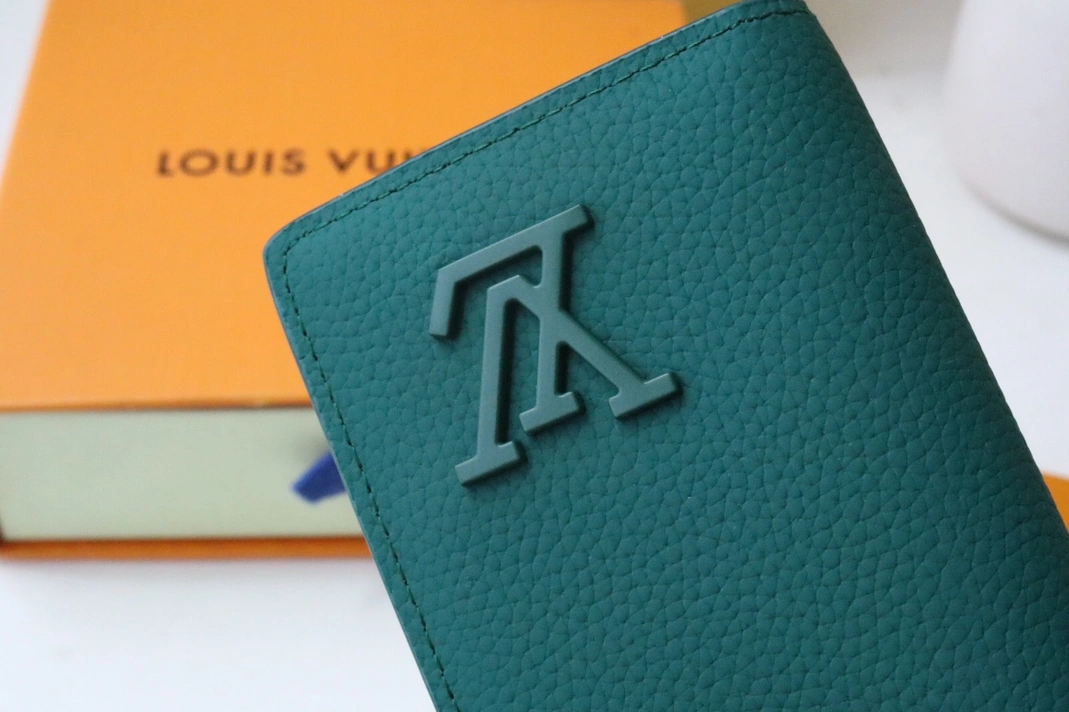 Sophisticated 9307 Louis Vuitton AAA Quality Card Case For Women - Image 3