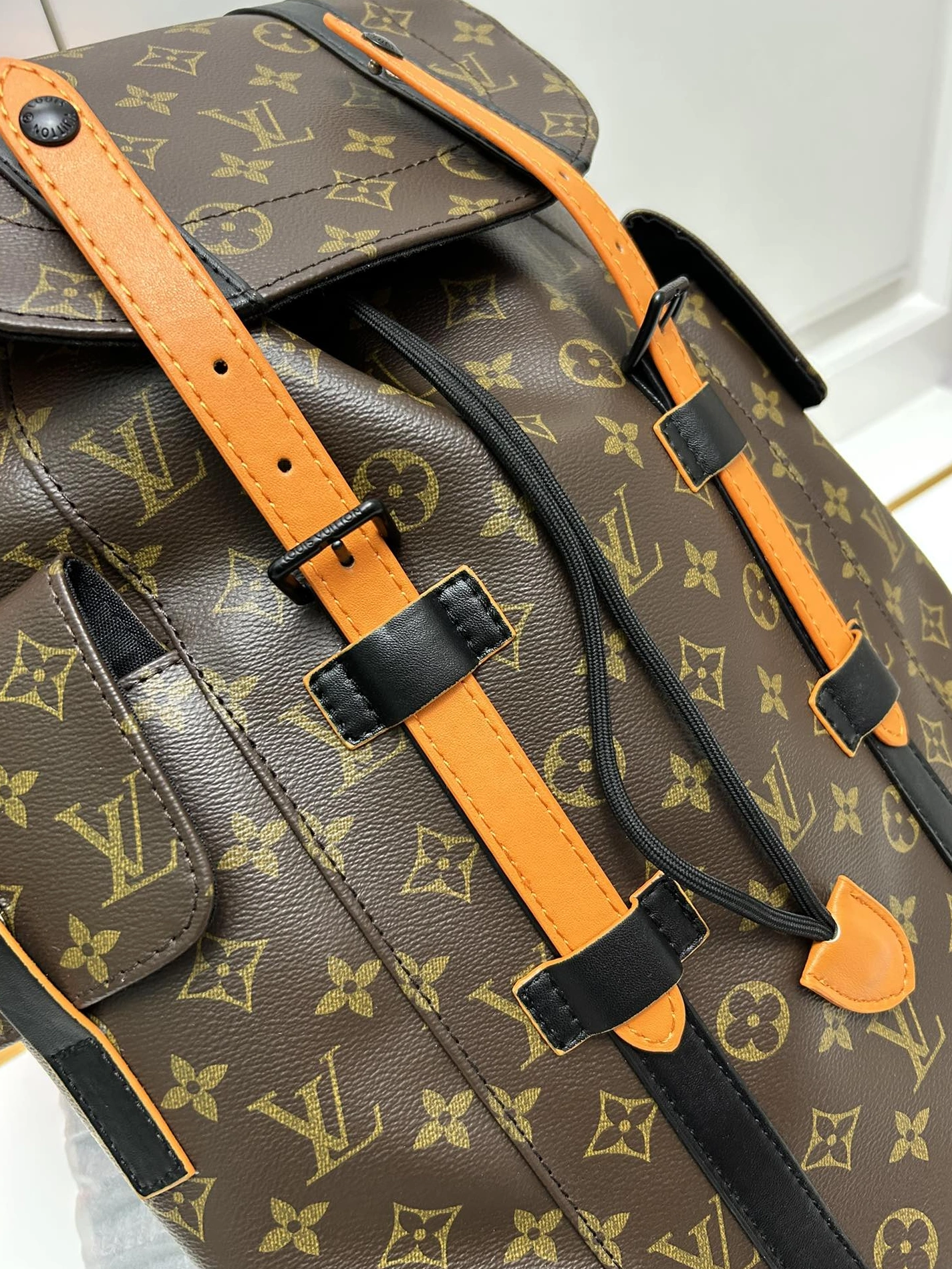 Stylish 2864 Louis Vuitton AAA Quality Backpacks For Unisex - Image 5