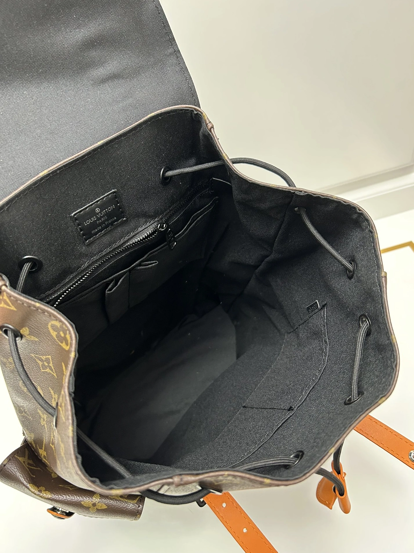 Stylish 2864 Louis Vuitton AAA Quality Backpacks For Unisex - Image 7